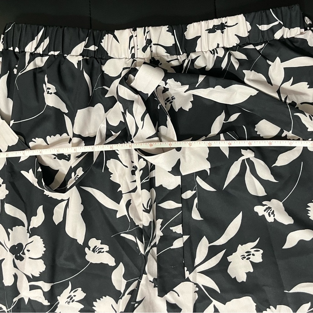 NWT 2 pc pants suit Floral Set Black and White Women's Pants with Black Top - Picture 6 of 7